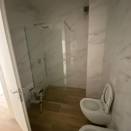 Close To The Airport & Handy For Center *