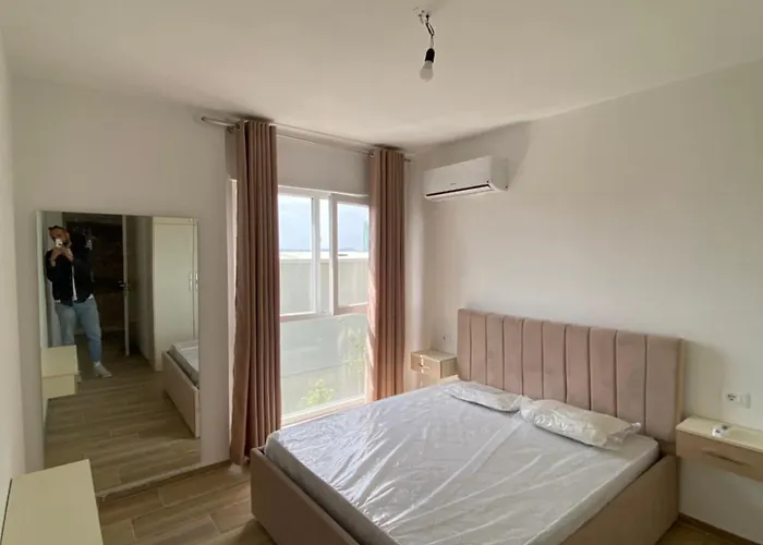 Close To The Airport & Handy For Center *