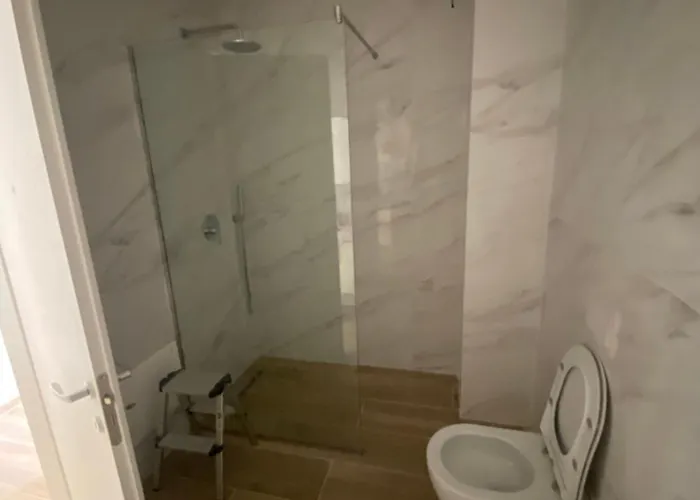 Close To The Airport & Handy For Center *